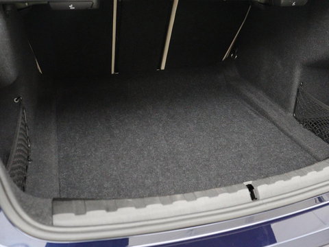 BMW 3-serie 320i High Executive Edition | Panoramadak | Leder | Stoel & Stuurverwarming | Adaptive Cruise | Sfeerverlichting