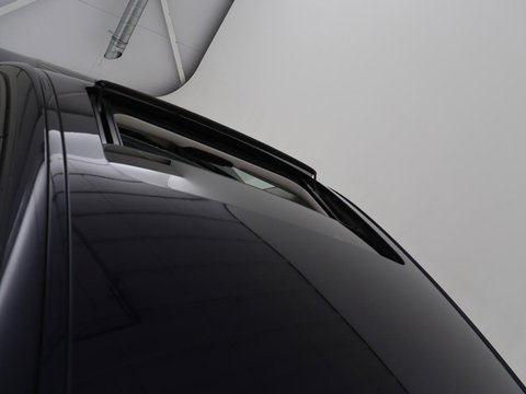 BMW 3-serie 320i High Executive Edition | Panoramadak | Leder | Stoel & Stuurverwarming | Adaptive Cruise | Sfeerverlichting