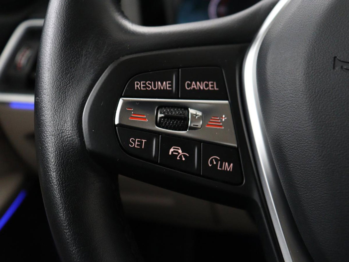 BMW 3-serie 320i High Executive Edition | Panoramadak | Leder | Stoel & Stuurverwarming | Adaptive Cruise | Sfeerverlichting