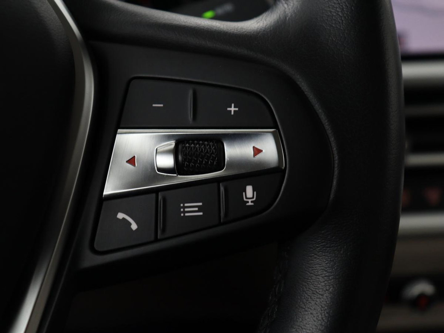 BMW 3-serie 320i High Executive Edition | Panoramadak | Leder | Stoel & Stuurverwarming | Adaptive Cruise | Sfeerverlichting