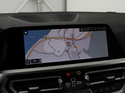 BMW 3-serie 320i High Executive Edition | Panoramadak | Leder | Stoel & Stuurverwarming | Adaptive Cruise | Sfeerverlichting