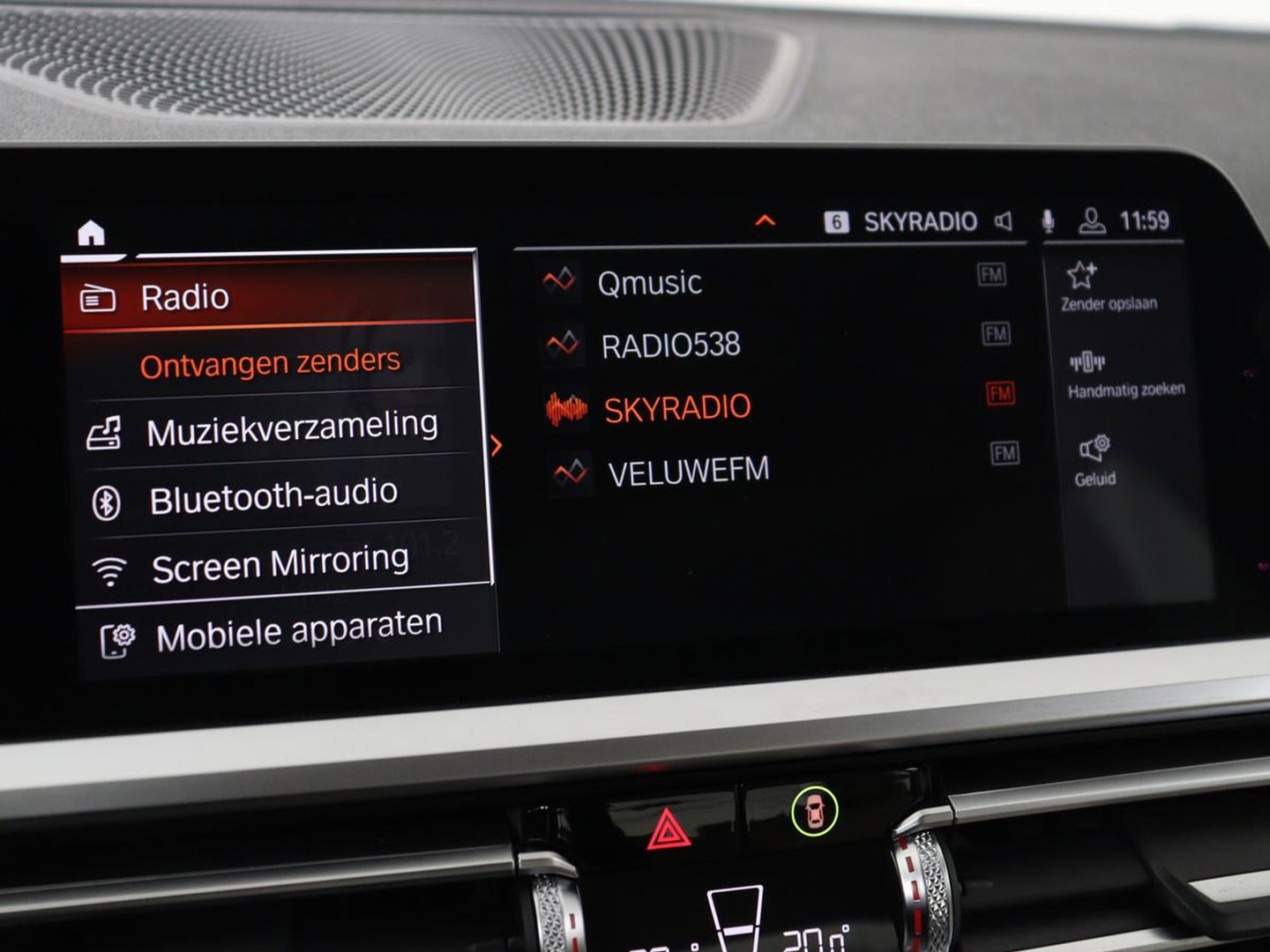 BMW 3-serie 320i High Executive Edition | Panoramadak | Leder | Stoel & Stuurverwarming | Adaptive Cruise | Sfeerverlichting