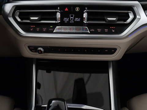 BMW 3-serie 320i High Executive Edition | Panoramadak | Leder | Stoel & Stuurverwarming | Adaptive Cruise | Sfeerverlichting