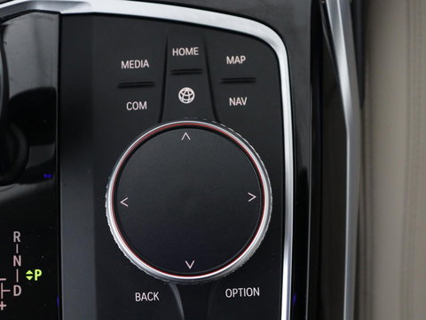 BMW 3-serie 320i High Executive Edition | Panoramadak | Leder | Stoel & Stuurverwarming | Adaptive Cruise | Sfeerverlichting