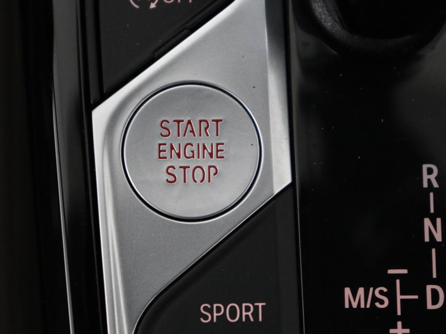 BMW 3-serie 320i High Executive Edition | Panoramadak | Leder | Stoel & Stuurverwarming | Adaptive Cruise | Sfeerverlichting