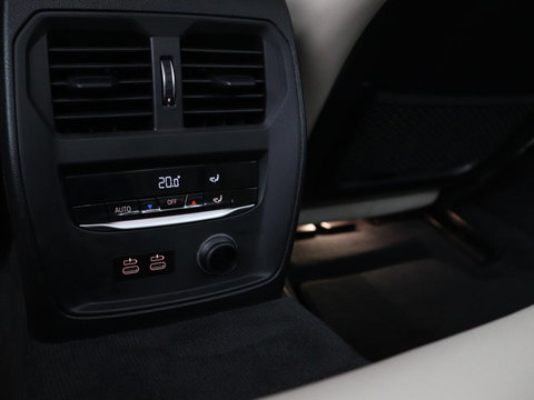 BMW 3-serie 320i High Executive Edition | Panoramadak | Leder | Stoel & Stuurverwarming | Adaptive Cruise | Sfeerverlichting