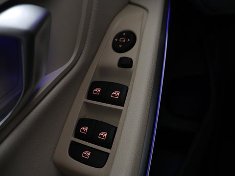 BMW 3-serie 320i High Executive Edition | Panoramadak | Leder | Stoel & Stuurverwarming | Adaptive Cruise | Sfeerverlichting