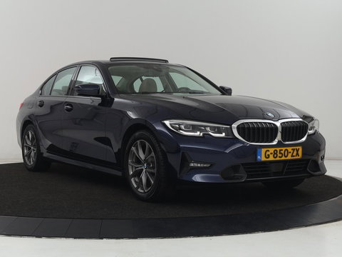 BMW 3-serie 320i High Executive Edition | Panoramadak | Leder | Stoel & Stuurverwarming | Adaptive Cruise | Sfeerverlichting