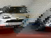 Toyota Yaris Cross - 1.5 HYBRID DYNAMIC STOEL/STUUR VERW. 17''LMV KEYLESS CAMERA LED ZWARTE HEMEL ✅ Top Auto's Wijchen , Al 30 Jaar verkoop van Toyota , Type's Launch / Executive / Dynamic / First Edition / Business / Zowel Phev / Hev / Benzine / met fabrieksgarantie ✅