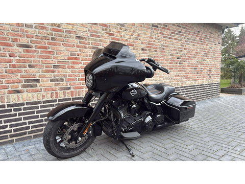 Harley Davidson 103 FLHX Street Glide Black Out Streetglide Special Paint CVO FLHTCU