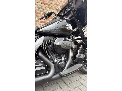 Harley Davidson 103 FLHX Street Glide Black Out Streetglide Special Paint CVO FLHTCU