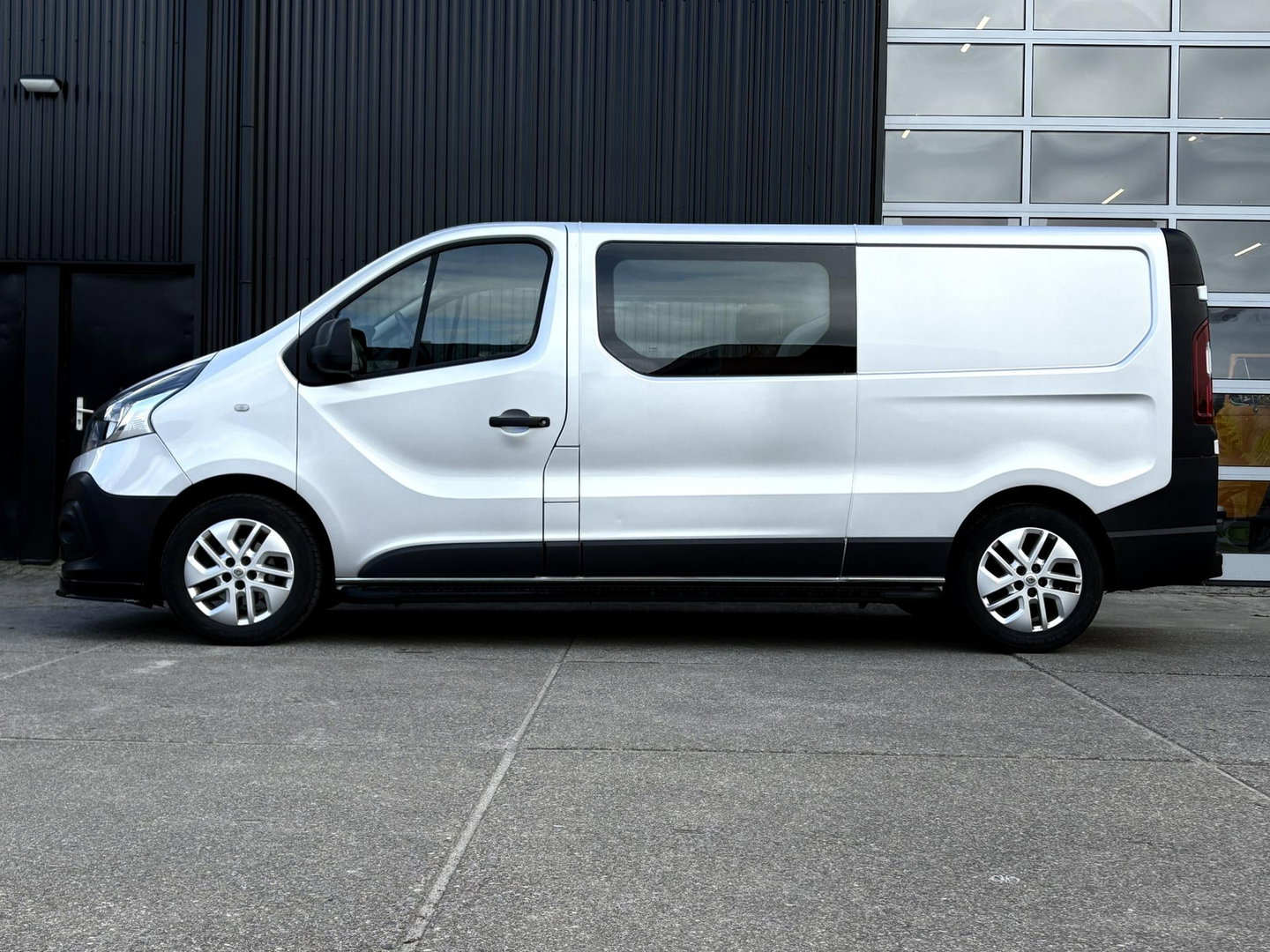 Renault Trafic 1.6 dCi T29 L2H1 DC Comfort | Marge | 6-persoons | Velgen |