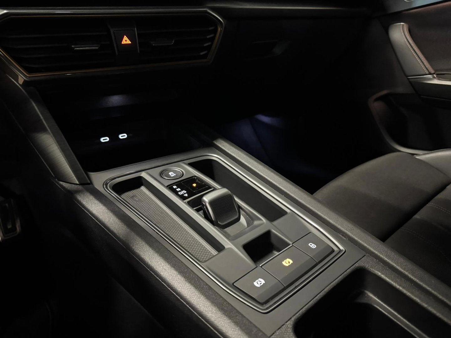 CUPRA Leon 1.4 e-Hybrid VZ Performance PANO KEYLESS VOL'