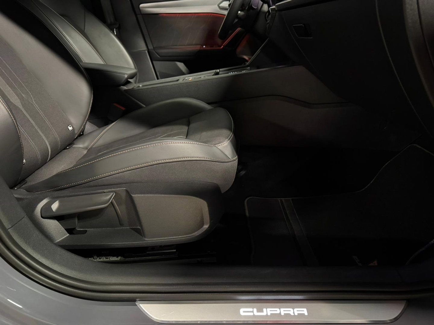 CUPRA Leon 1.4 e-Hybrid VZ Performance PANO KEYLESS VOL'