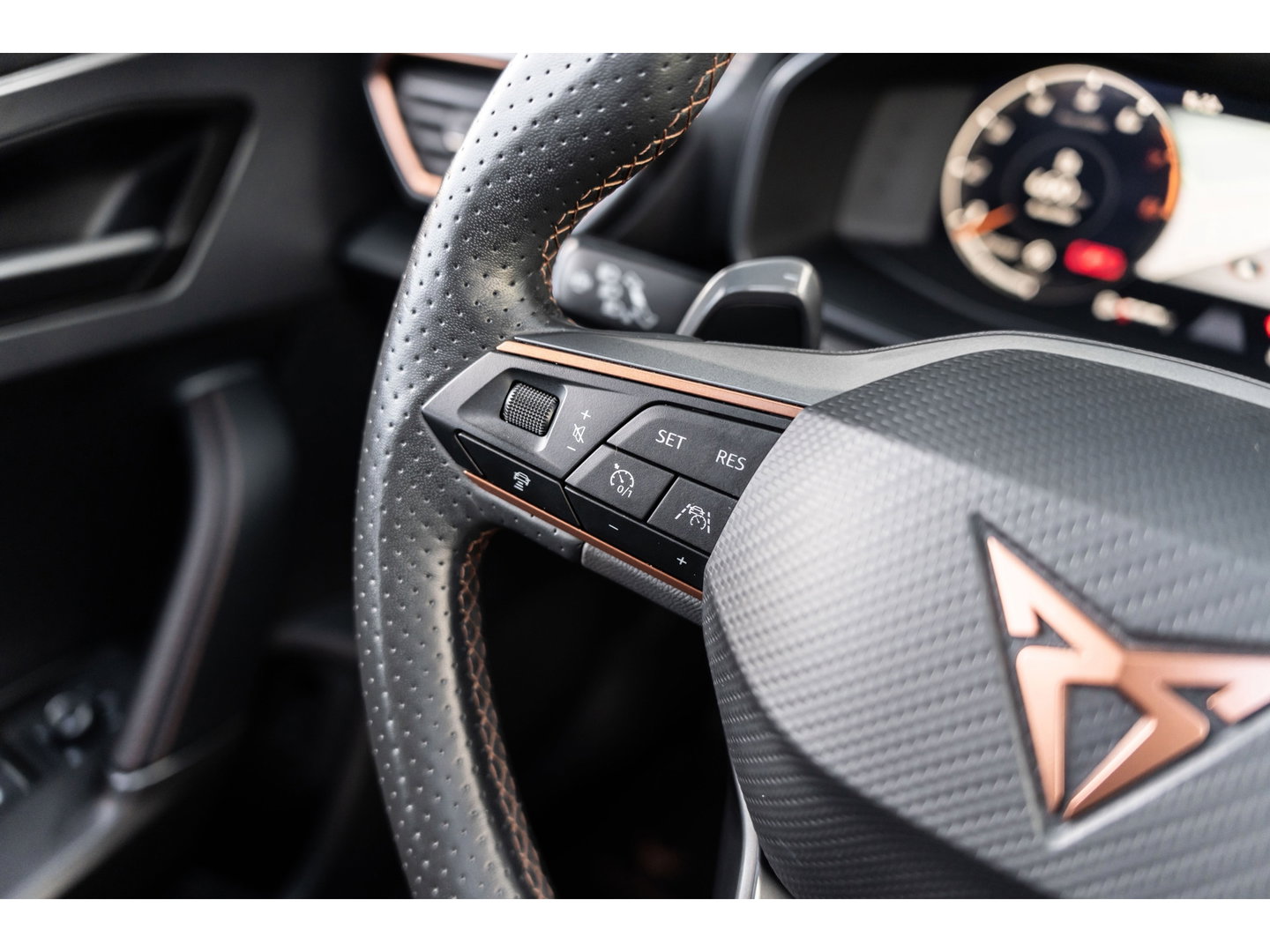 CUPRA Formentor 1.5 TSI PANO BEATS LEDER CAMERA KEYLESS VOL!