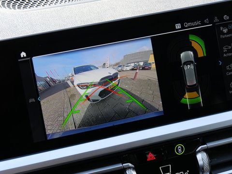 BMW 3 Serie Touring 320e LEER/ CAMERA/ ELEKT. KLEP/ SFEERVERLICHTING/ 18" BREEDSET MET 4 NIEUWE ALL-SEASON BANDEN