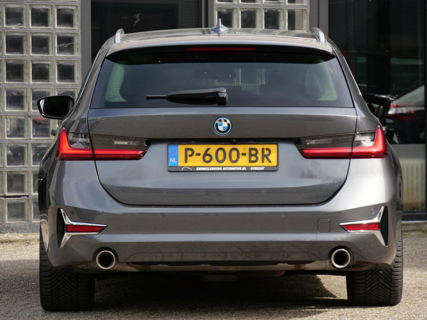 BMW 3 Serie Touring 320e LEER/ CAMERA/ ELEKT. KLEP/ SFEERVERLICHTING/ 18" BREEDSET MET 4 NIEUWE ALL-SEASON BANDEN
