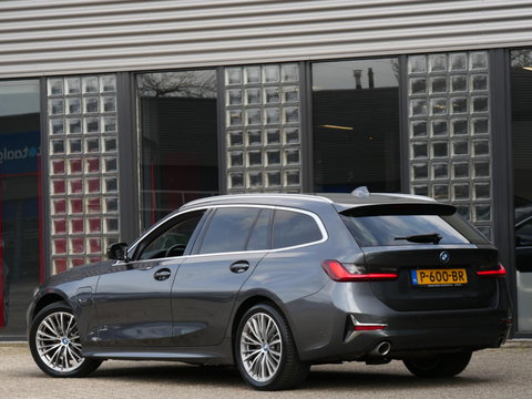 BMW 3 Serie Touring 320e LEER/ CAMERA/ ELEKT. KLEP/ SFEERVERLICHTING/ 18" BREEDSET MET 4 NIEUWE ALL-SEASON BANDEN