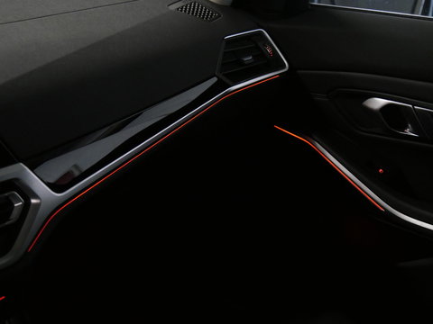 BMW 3 Serie Touring 320e LEER/ CAMERA/ ELEKT. KLEP/ SFEERVERLICHTING/ 18" BREEDSET MET 4 NIEUWE ALL-SEASON BANDEN