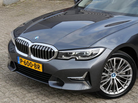BMW 3 Serie Touring 320e LEER/ CAMERA/ ELEKT. KLEP/ SFEERVERLICHTING/ 18" BREEDSET MET 4 NIEUWE ALL-SEASON BANDEN