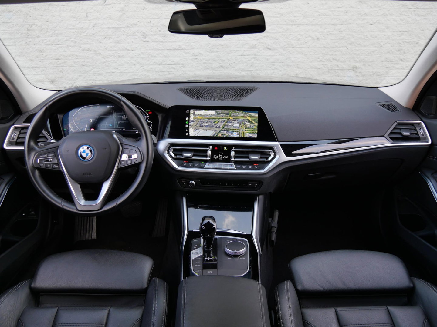 BMW 3 Serie Touring 320e LEER/ CAMERA/ ELEKT. KLEP/ SFEERVERLICHTING/ 18" BREEDSET MET 4 NIEUWE ALL-SEASON BANDEN