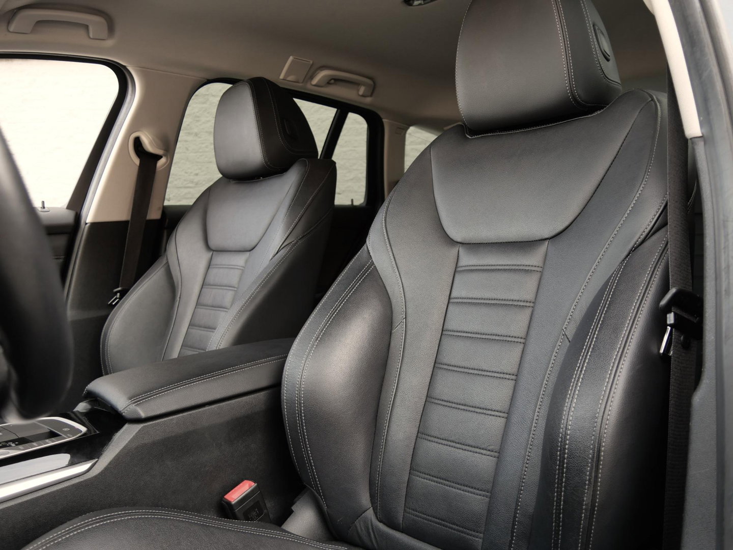 BMW 3 Serie Touring 320e LEER/ CAMERA/ ELEKT. KLEP/ SFEERVERLICHTING/ 18" BREEDSET MET 4 NIEUWE ALL-SEASON BANDEN