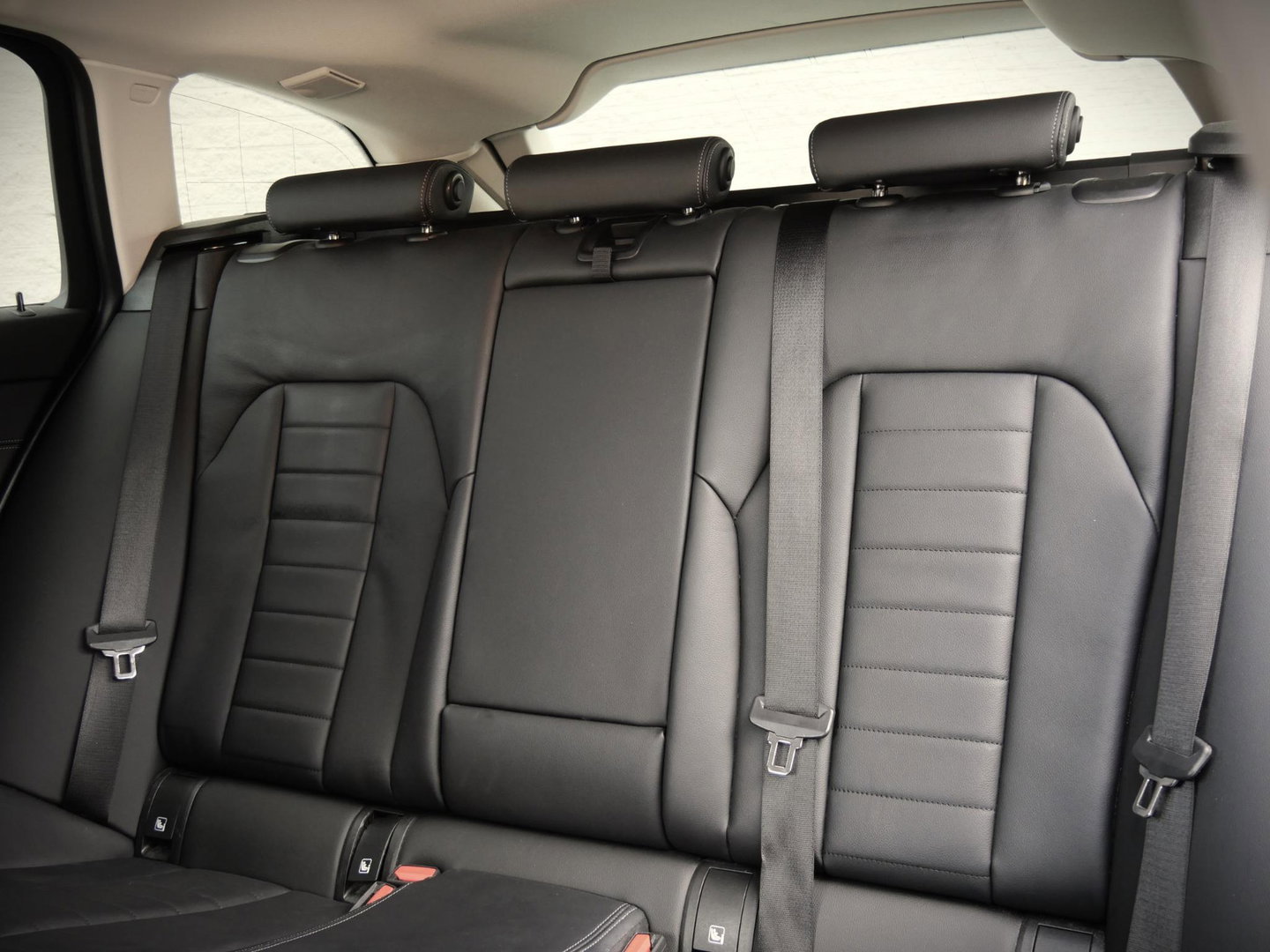 BMW 3 Serie Touring 320e LEER/ CAMERA/ ELEKT. KLEP/ SFEERVERLICHTING/ 18" BREEDSET MET 4 NIEUWE ALL-SEASON BANDEN