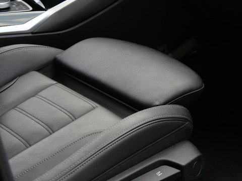 BMW 3 Serie Touring 320e LEER/ CAMERA/ ELEKT. KLEP/ SFEERVERLICHTING/ 18" BREEDSET MET 4 NIEUWE ALL-SEASON BANDEN