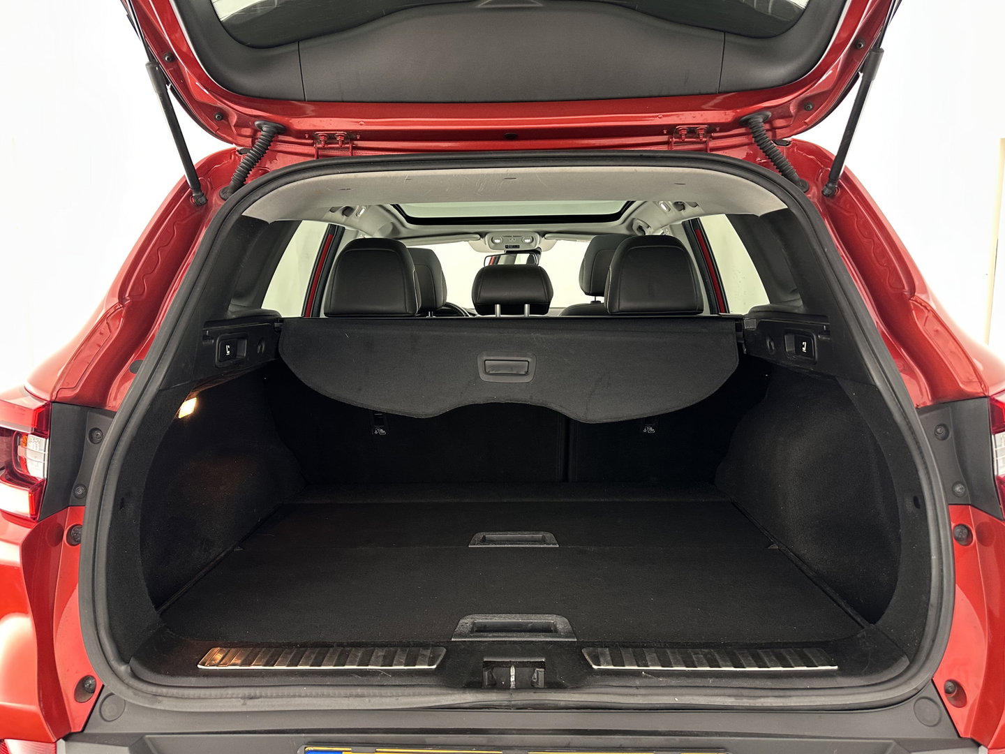 Renault Kadjar 1.5 dCi Bose Aut. *PANO | LEATHER-FABRIC | FULL-LED | BOSE-SOUND | BLINDSPOT | HEATED-COMFORTSEATS | KEYLESS | CAMERA | NAVI-FULLMAP | ECC | PDC | CRUISE | DAB | PRIVACY-GLASS | 19''ALU | TOWBAR*