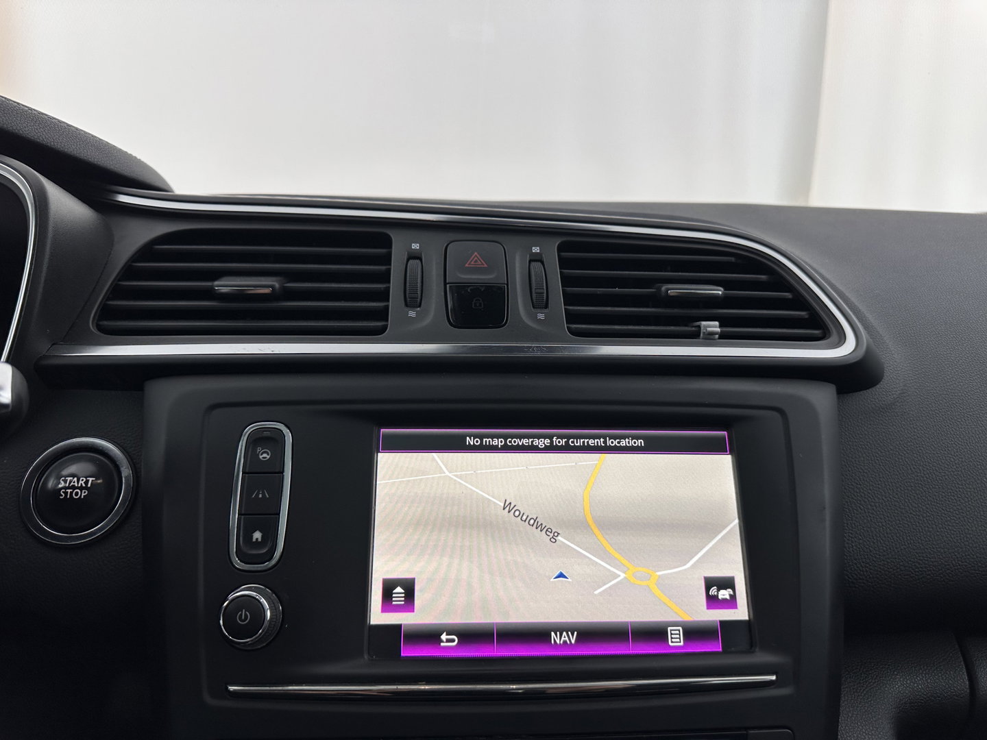 Renault Kadjar 1.5 dCi Bose Aut. *PANO | LEATHER-FABRIC | FULL-LED | BOSE-SOUND | BLINDSPOT | HEATED-COMFORTSEATS | KEYLESS | CAMERA | NAVI-FULLMAP | ECC | PDC | CRUISE | DAB | PRIVACY-GLASS | 19''ALU | TOWBAR*