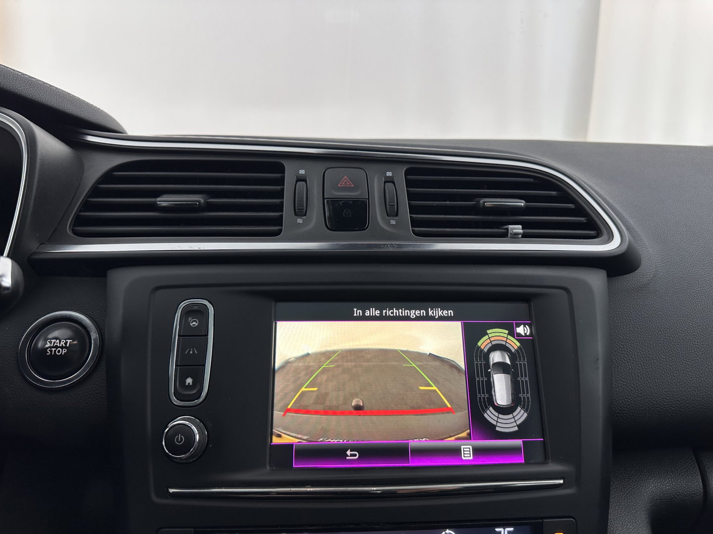 Renault Kadjar 1.5 dCi Bose Aut. *PANO | LEATHER-FABRIC | FULL-LED | BOSE-SOUND | BLINDSPOT | HEATED-COMFORTSEATS | KEYLESS | CAMERA | NAVI-FULLMAP | ECC | PDC | CRUISE | DAB | PRIVACY-GLASS | 19''ALU | TOWBAR*