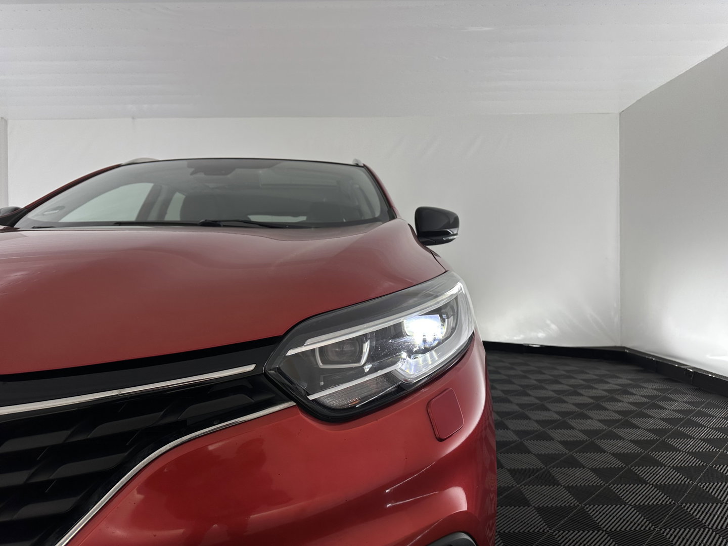 Renault Kadjar 1.5 dCi Bose Aut. *PANO | LEATHER-FABRIC | FULL-LED | BOSE-SOUND | BLINDSPOT | HEATED-COMFORTSEATS | KEYLESS | CAMERA | NAVI-FULLMAP | ECC | PDC | CRUISE | DAB | PRIVACY-GLASS | 19''ALU | TOWBAR*