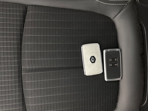 Renault Kadjar 1.5 dCi Bose Aut. *PANO | LEATHER-FABRIC | FULL-LED | BOSE-SOUND | BLINDSPOT | HEATED-COMFORTSEATS | KEYLESS | CAMERA | NAVI-FULLMAP | ECC | PDC | CRUISE | DAB | PRIVACY-GLASS | 19''ALU | TOWBAR*