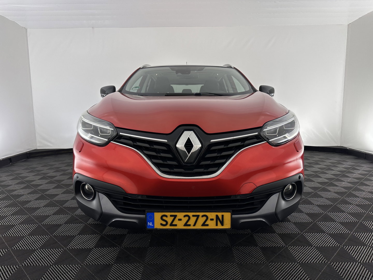 Renault Kadjar 1.5 dCi Bose Aut. *PANO | LEATHER-FABRIC | FULL-LED | BOSE-SOUND | BLINDSPOT | HEATED-COMFORTSEATS | KEYLESS | CAMERA | NAVI-FULLMAP | ECC | PDC | CRUISE | DAB | PRIVACY-GLASS | 19''ALU | TOWBAR*