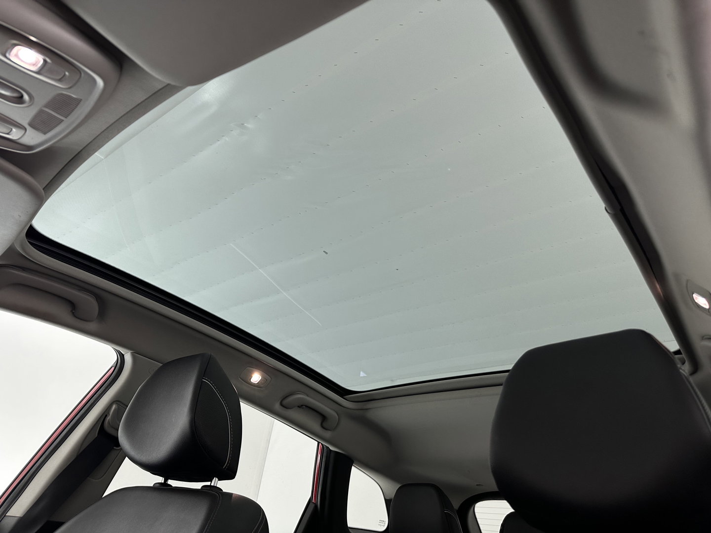 Renault Kadjar 1.5 dCi Bose Aut. *PANO | LEATHER-FABRIC | FULL-LED | BOSE-SOUND | BLINDSPOT | HEATED-COMFORTSEATS | KEYLESS | CAMERA | NAVI-FULLMAP | ECC | PDC | CRUISE | DAB | PRIVACY-GLASS | 19''ALU | TOWBAR*