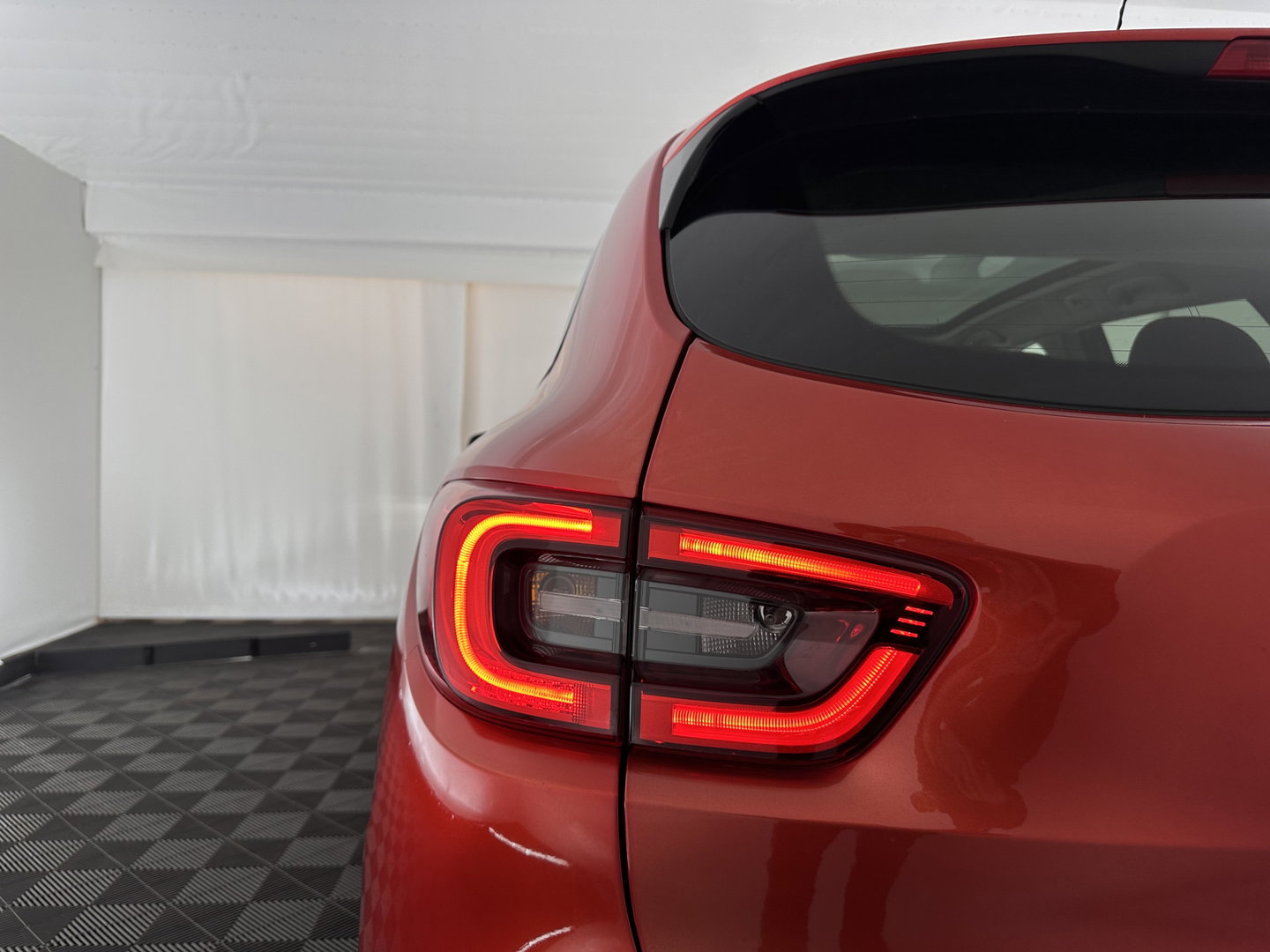 Renault Kadjar 1.5 dCi Bose Aut. *PANO | LEATHER-FABRIC | FULL-LED | BOSE-SOUND | BLINDSPOT | HEATED-COMFORTSEATS | KEYLESS | CAMERA | NAVI-FULLMAP | ECC | PDC | CRUISE | DAB | PRIVACY-GLASS | 19''ALU | TOWBAR*