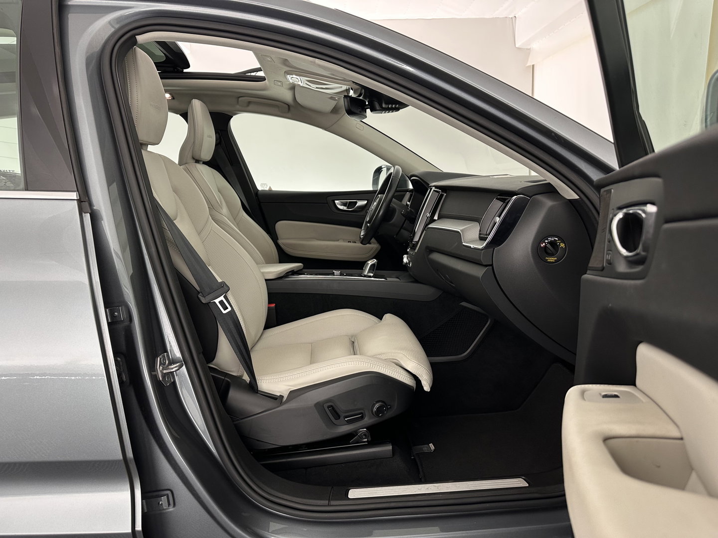 Volvo XC60 2.0 T8 Twin Engine AWD Inscription Aut. *PANO | HEAD-UP | LEATHER | FULL-LED | MEMORY-PACK | HARMAN/KARDON | TOP-VIEW | DIGI-COCKPIT | KEYLESS | HEATED-SPORTSEATS | NAVI-FULLMAP | ECC | PDC | ADAPTIVE-CRUISE | 20''ALU | TOWBAR