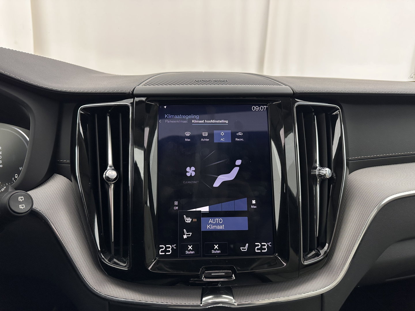 Volvo XC60 2.0 T8 Twin Engine AWD Inscription Aut. *PANO | HEAD-UP | LEATHER | FULL-LED | MEMORY-PACK | HARMAN/KARDON | TOP-VIEW | DIGI-COCKPIT | KEYLESS | HEATED-SPORTSEATS | NAVI-FULLMAP | ECC | PDC | ADAPTIVE-CRUISE | 20''ALU | TOWBAR