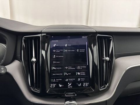 Volvo XC60 2.0 T8 Twin Engine AWD Inscription Aut. *PANO | HEAD-UP | LEATHER | FULL-LED | MEMORY-PACK | HARMAN/KARDON | TOP-VIEW | DIGI-COCKPIT | KEYLESS | HEATED-SPORTSEATS | NAVI-FULLMAP | ECC | PDC | ADAPTIVE-CRUISE | 20''ALU | TOWBAR