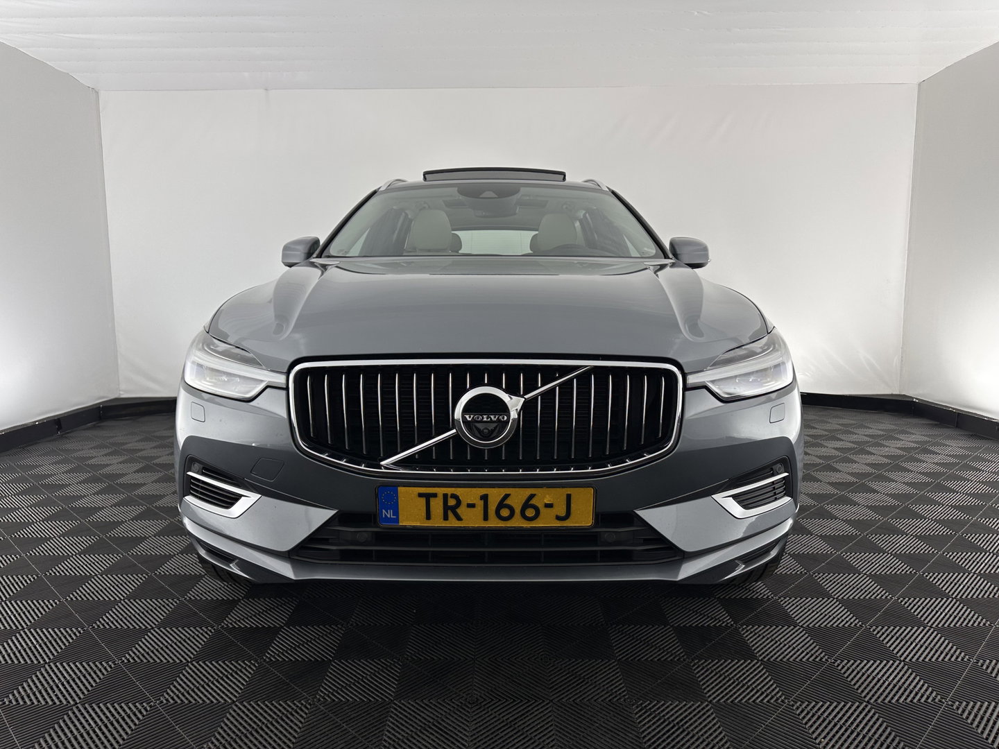 Volvo XC60 2.0 T8 Twin Engine AWD Inscription Aut. *PANO | HEAD-UP | LEATHER | FULL-LED | MEMORY-PACK | HARMAN/KARDON | TOP-VIEW | DIGI-COCKPIT | KEYLESS | HEATED-SPORTSEATS | NAVI-FULLMAP | ECC | PDC | ADAPTIVE-CRUISE | 20''ALU | TOWBAR
