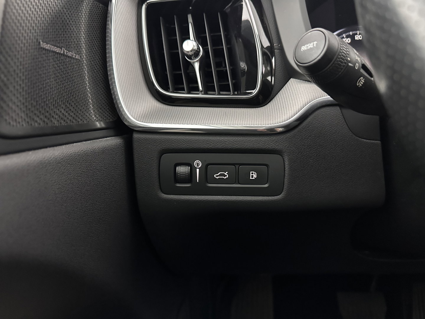 Volvo XC60 2.0 T8 Twin Engine AWD Inscription Aut. *PANO | HEAD-UP | LEATHER | FULL-LED | MEMORY-PACK | HARMAN/KARDON | TOP-VIEW | DIGI-COCKPIT | KEYLESS | HEATED-SPORTSEATS | NAVI-FULLMAP | ECC | PDC | ADAPTIVE-CRUISE | 20''ALU | TOWBAR