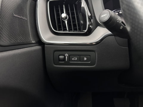 Volvo XC60 2.0 T8 Twin Engine AWD Inscription Aut. *PANO | HEAD-UP | LEATHER | FULL-LED | MEMORY-PACK | HARMAN/KARDON | TOP-VIEW | DIGI-COCKPIT | KEYLESS | HEATED-SPORTSEATS | NAVI-FULLMAP | ECC | PDC | ADAPTIVE-CRUISE | 20''ALU | TOWBAR