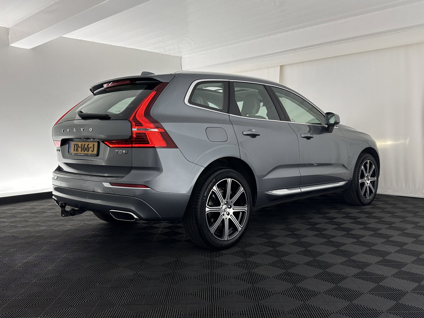 Volvo XC60 2.0 T8 Twin Engine AWD Inscription Aut. *PANO | HEAD-UP | LEATHER | FULL-LED | MEMORY-PACK | HARMAN/KARDON | TOP-VIEW | DIGI-COCKPIT | KEYLESS | HEATED-SPORTSEATS | NAVI-FULLMAP | ECC | PDC | ADAPTIVE-CRUISE | 20''ALU | TOWBAR