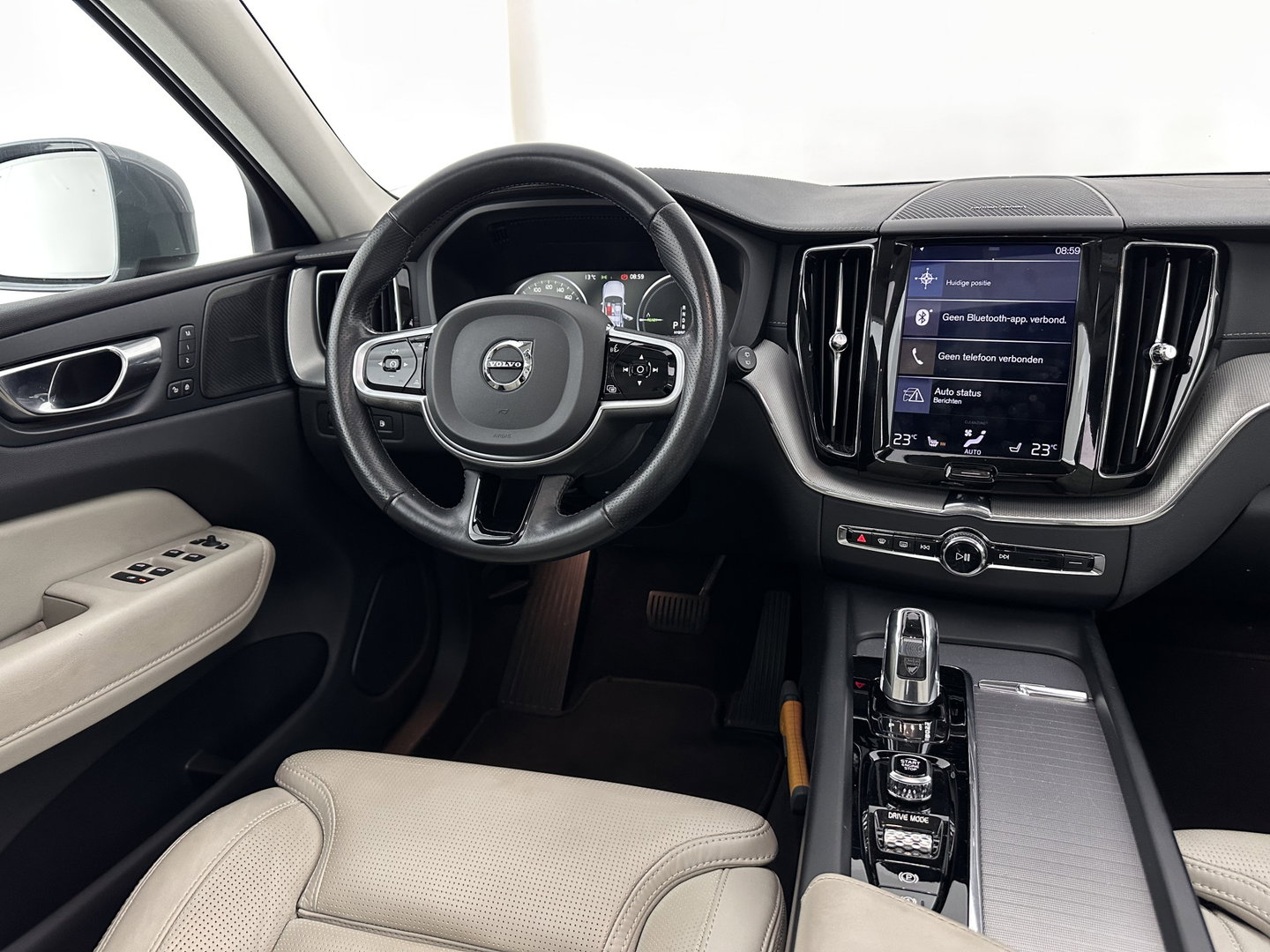 Volvo XC60 2.0 T8 Twin Engine AWD Inscription Aut. *PANO | HEAD-UP | LEATHER | FULL-LED | MEMORY-PACK | HARMAN/KARDON | TOP-VIEW | DIGI-COCKPIT | KEYLESS | HEATED-SPORTSEATS | NAVI-FULLMAP | ECC | PDC | ADAPTIVE-CRUISE | 20''ALU | TOWBAR