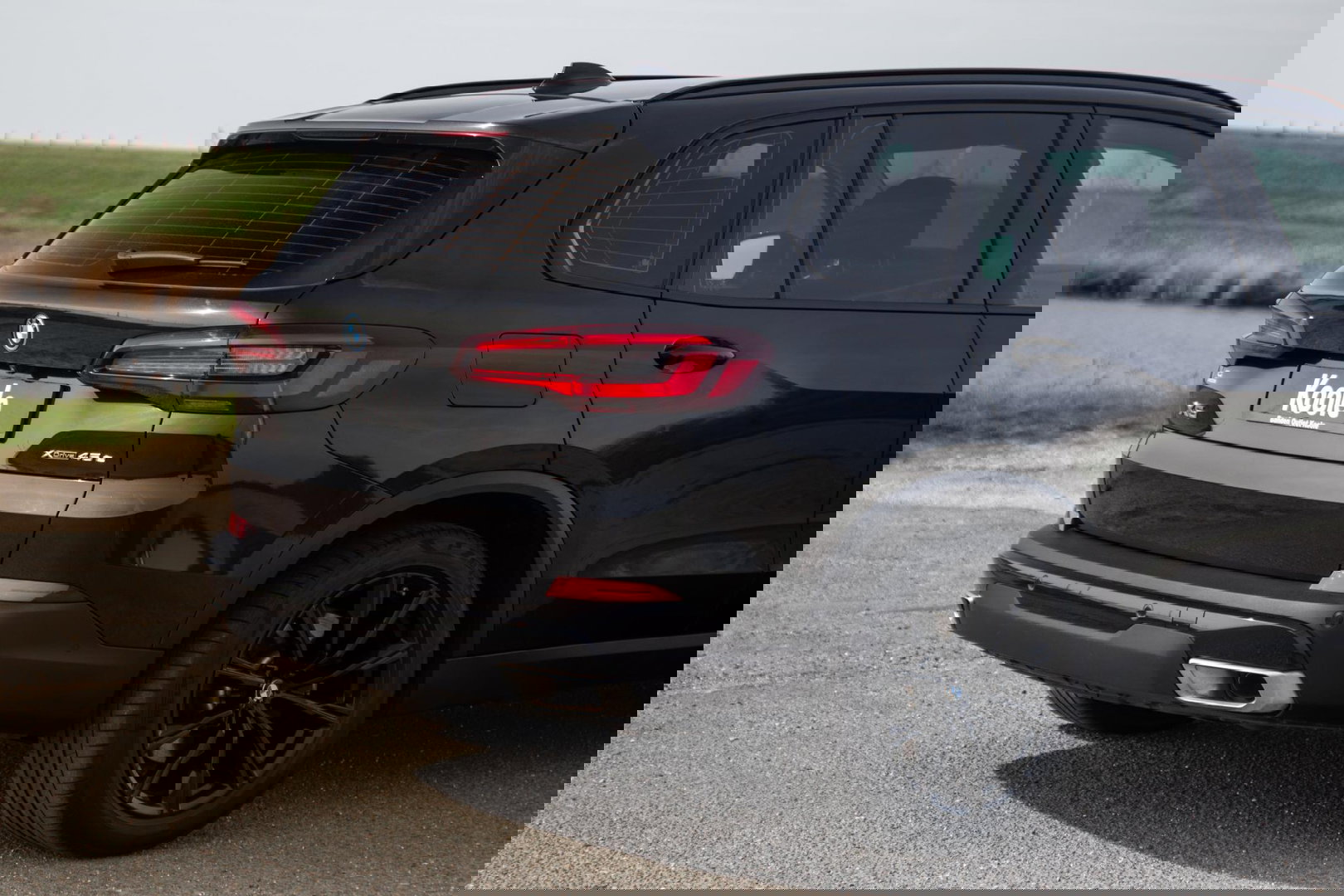 BMW X5 xDrive45e CARPLAY / CAMERA / DEALER ONDERHOUDEN /  LEER / STOELVERWARMING / BLACK ON BLACK