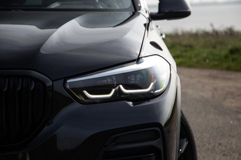 BMW X5 xDrive45e CARPLAY / CAMERA / DEALER ONDERHOUDEN /  LEER / STOELVERWARMING / BLACK ON BLACK