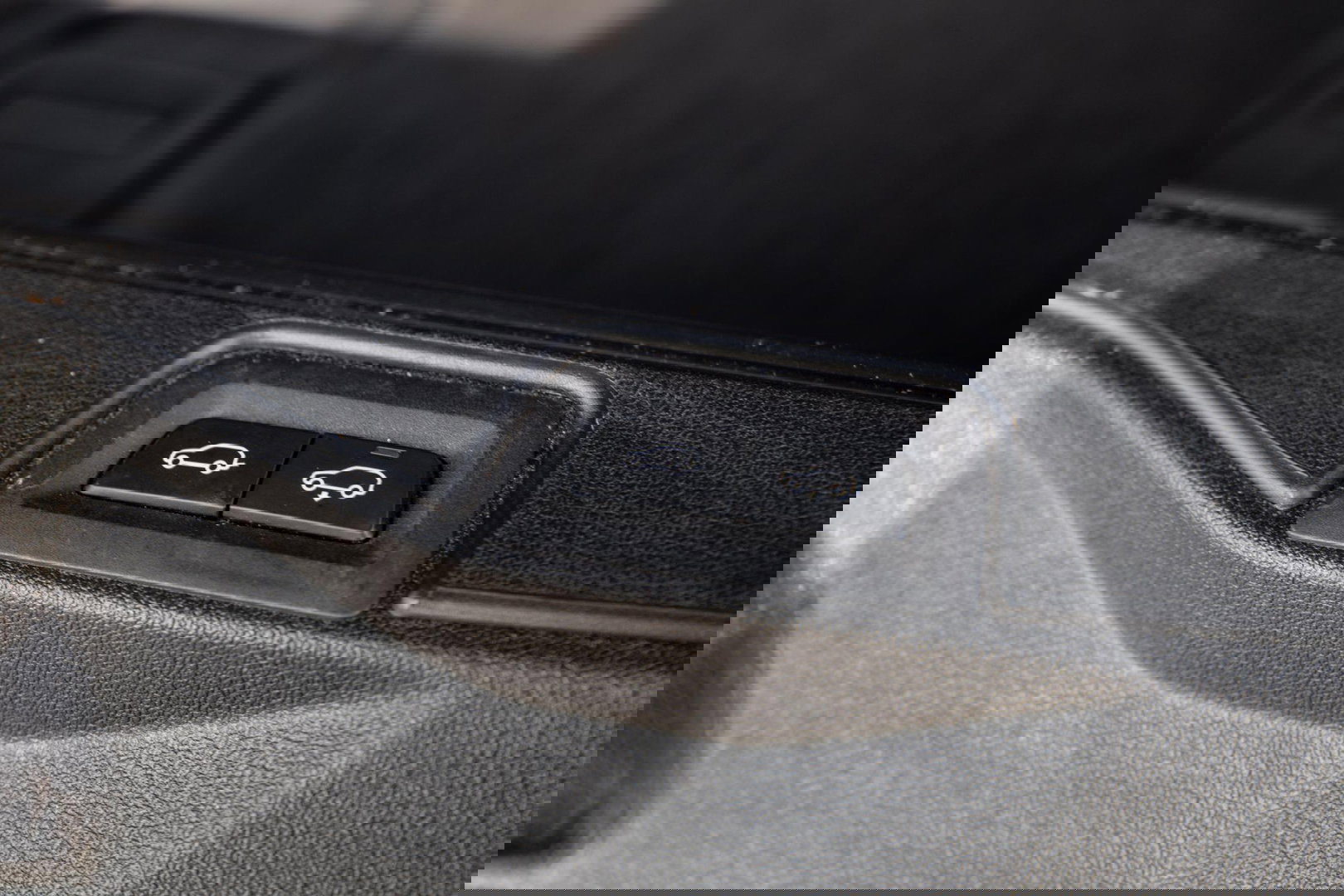 BMW X5 xDrive45e CARPLAY / CAMERA / DEALER ONDERHOUDEN /  LEER / STOELVERWARMING / BLACK ON BLACK