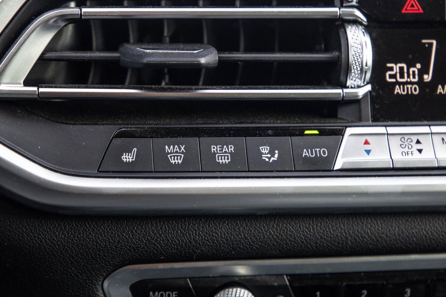 BMW X5 xDrive45e CARPLAY / CAMERA / DEALER ONDERHOUDEN /  LEER / STOELVERWARMING / BLACK ON BLACK