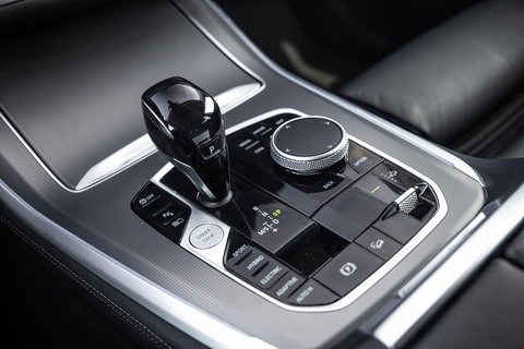 BMW X5 xDrive45e CARPLAY / CAMERA / DEALER ONDERHOUDEN /  LEER / STOELVERWARMING / BLACK ON BLACK