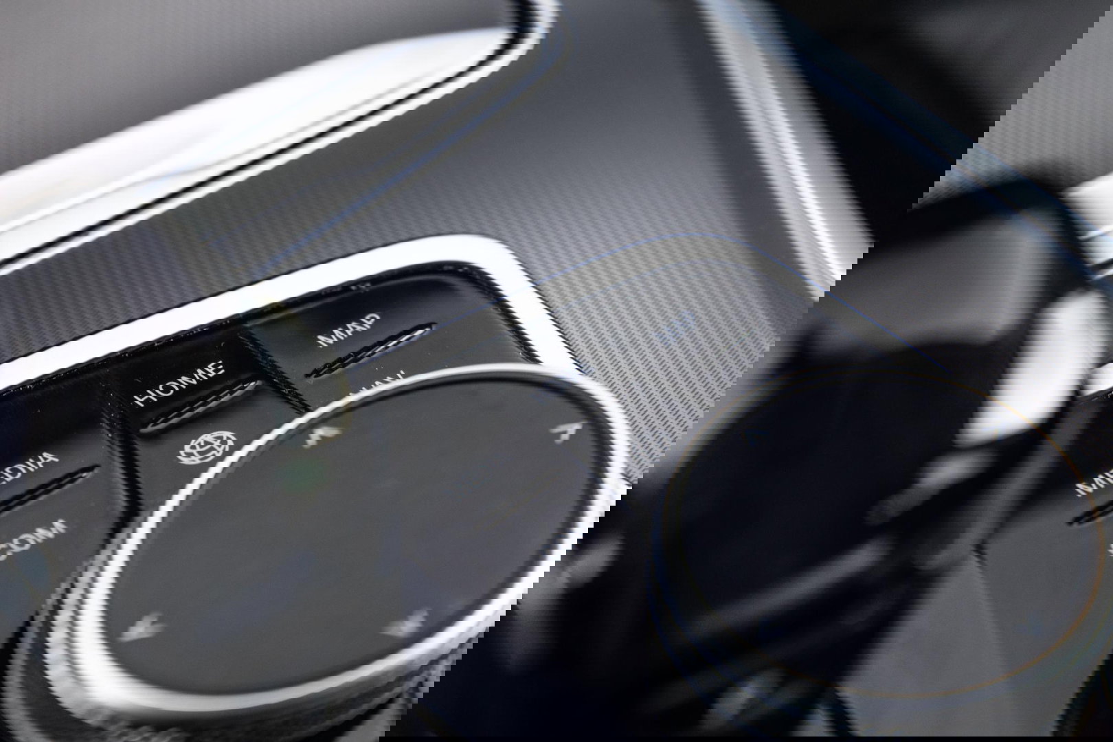 BMW X5 xDrive45e CARPLAY / CAMERA / DEALER ONDERHOUDEN /  LEER / STOELVERWARMING / BLACK ON BLACK